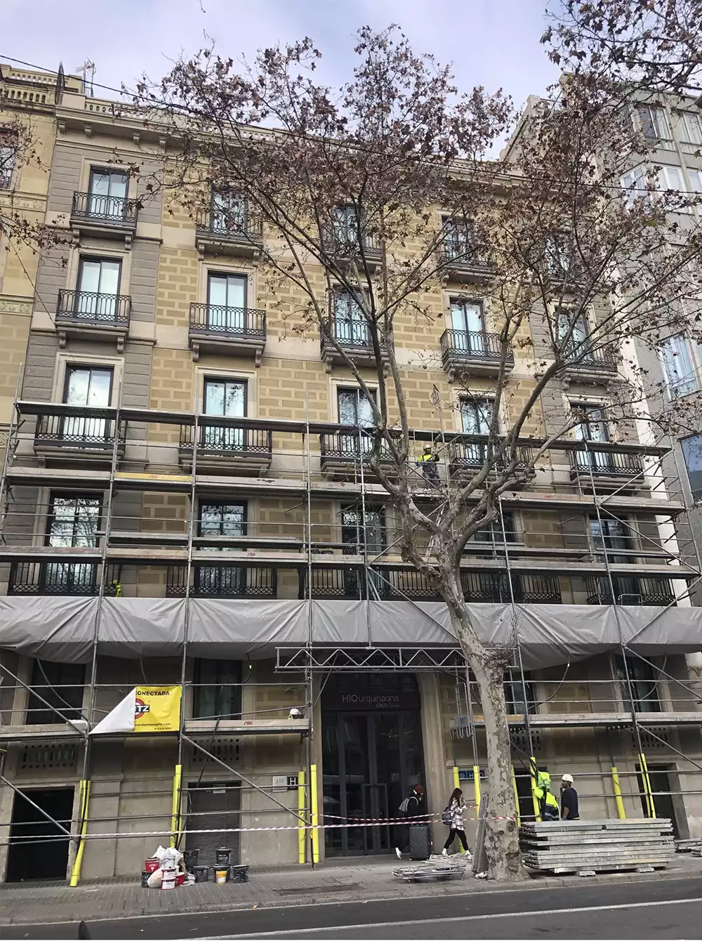 Restauración de fachada del Hotel H10 Urquinaona